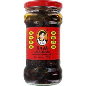 LAO GAN MA Frijoles negros en conserva en aceite de chile 280 g